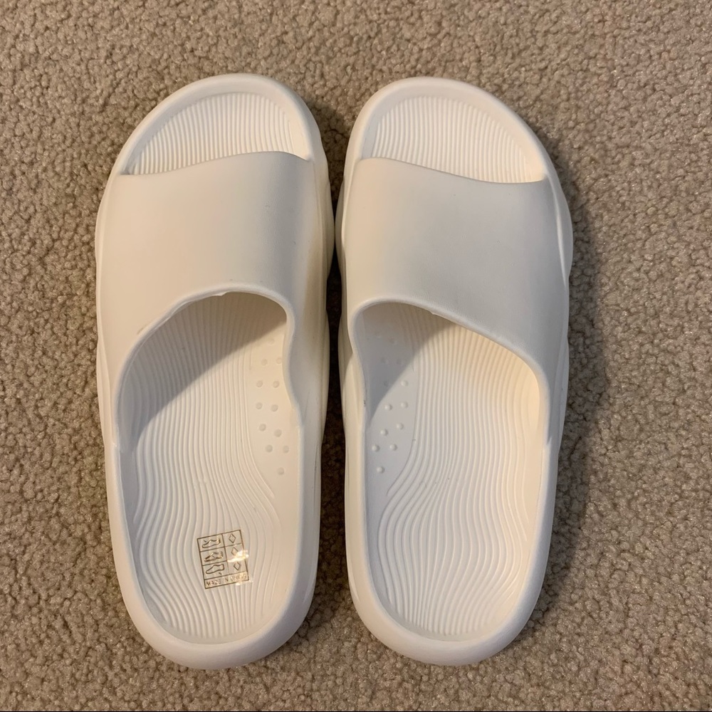 Brand new trendy slide shoes